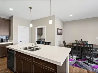 Photo #6: 2240451 Listing