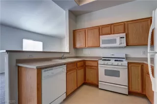 Photo #3: 2240460 Listing