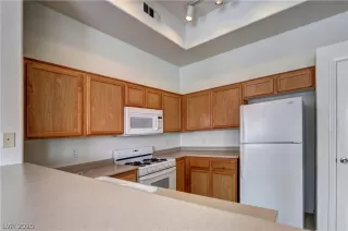 Photo #4: 2240460 Listing