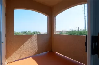 Photo #5: 2240460 Listing