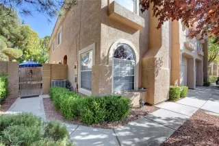 Photo #3: 2240486 Listing