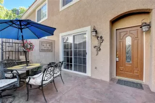 Photo #4: 2240486 Listing