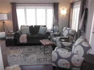 Photo #5: 2240501 Listing