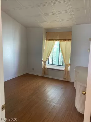 Photo #5: 2240542 Listing