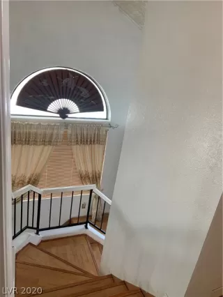 Photo #6: 2240542 Listing