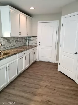 Photo #4: 2240550 Listing