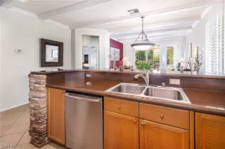 Photo #5: 2240597 Listing 