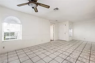 Photo #5: 2240616 Listing