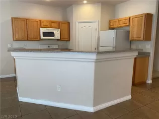 Photo #5: 2240649 Listing