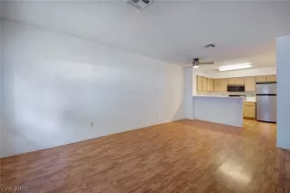 Photo #5: 2240704 Listing