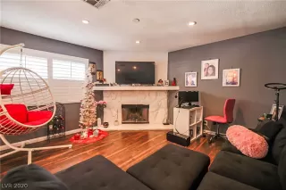 Photo #4: 2240754 Listing