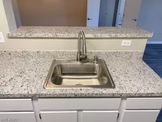 Photo #4: 2240772 Listing 