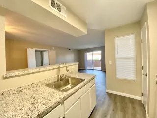 Photo #6: 2240772 Listing 