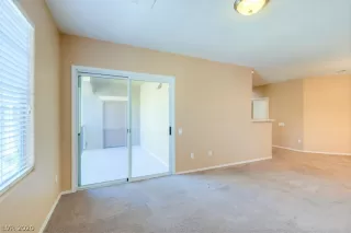 Photo #6: 2240807 Listing