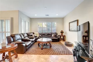 Photo #5: 2240878 Listing