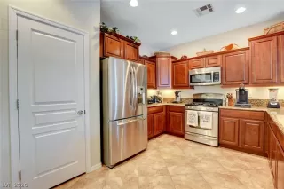 Photo #6: 2240878 Listing