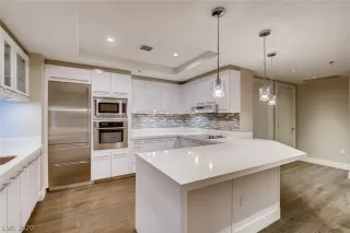 Photo #1: 2240882 Listing