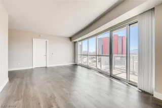 Photo #6: 2240882 Listing