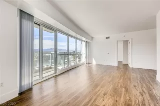 Photo #3: 2240889 Listing