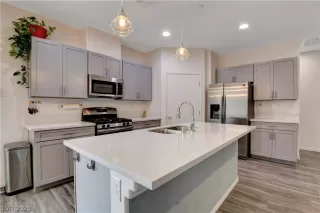 Photo #4: 2240899 Listing 