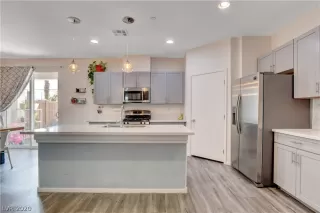 Photo #5: 2240899 Listing 