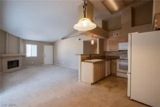 Photo #5: 2240946 Listing