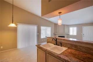 Photo #6: 2240946 Listing