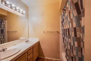 Photo #2: 2240978 Listing