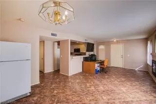 Photo #5: 2240978 Listing