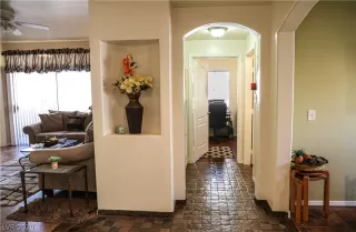 Photo #5: 2240982 Listing