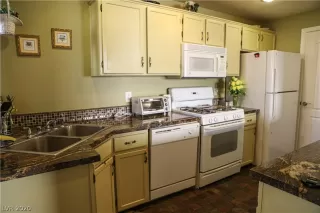 Photo #6: 2240982 Listing