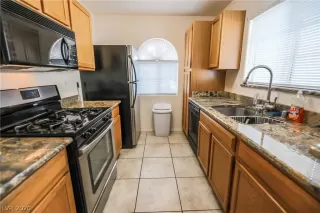 Photo #3: 2241006 Listing