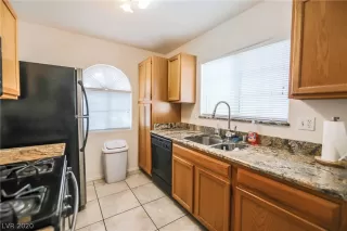 Photo #4: 2241006 Listing