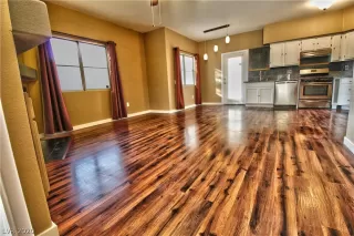 Photo #4: 2241045 Listing