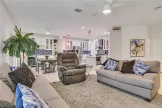 Photo #3: 2241062 Listing