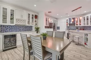 Photo #5: 2241062 Listing