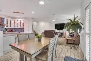 Photo #6: 2241062 Listing