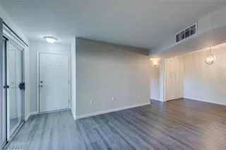 Photo #4: 2241097 Listing