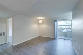 Photo #5: 2241097 Listing