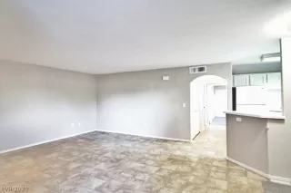 Photo #5: 2241123 Listing