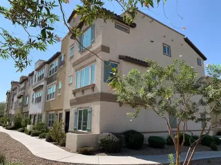 Photo #3: 2241168 Listing