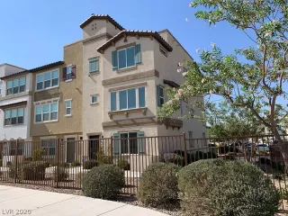 Photo #4: 2241168 Listing