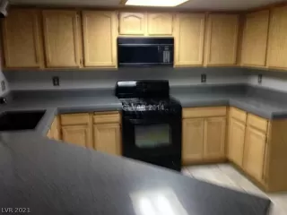 Photo #3: 2241225 Listing