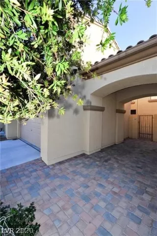 Photo #1: 2241237 Listing 