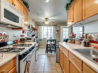 Photo #4: 2241360 Listing