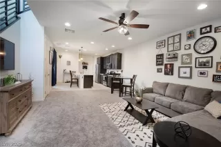 Photo #2: 2241400 Listing