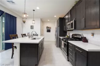 Photo #5: 2241400 Listing