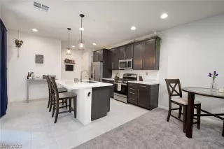 Photo #6: 2241400 Listing