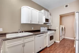 Photo #6: 2241411 Listing 