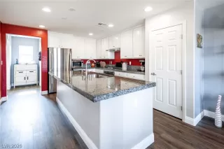 Photo #1: 2241538 Listing